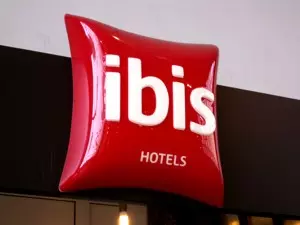 Logo IBIS Hotels